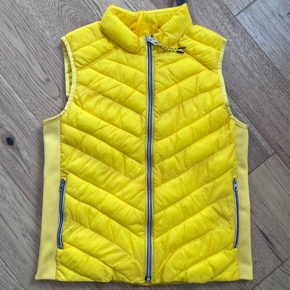 Gap Petite light puffer vest yellow - Picture 2 of 9